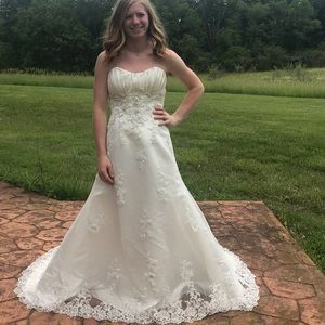 Brand new wedding dress!